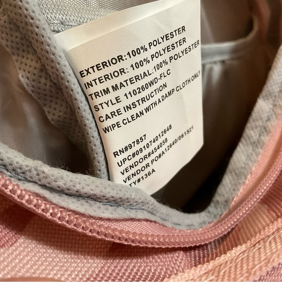 East sports pink camo very roomie backpack. Withpadded straps n strap to hang up - Picture 3 of 5